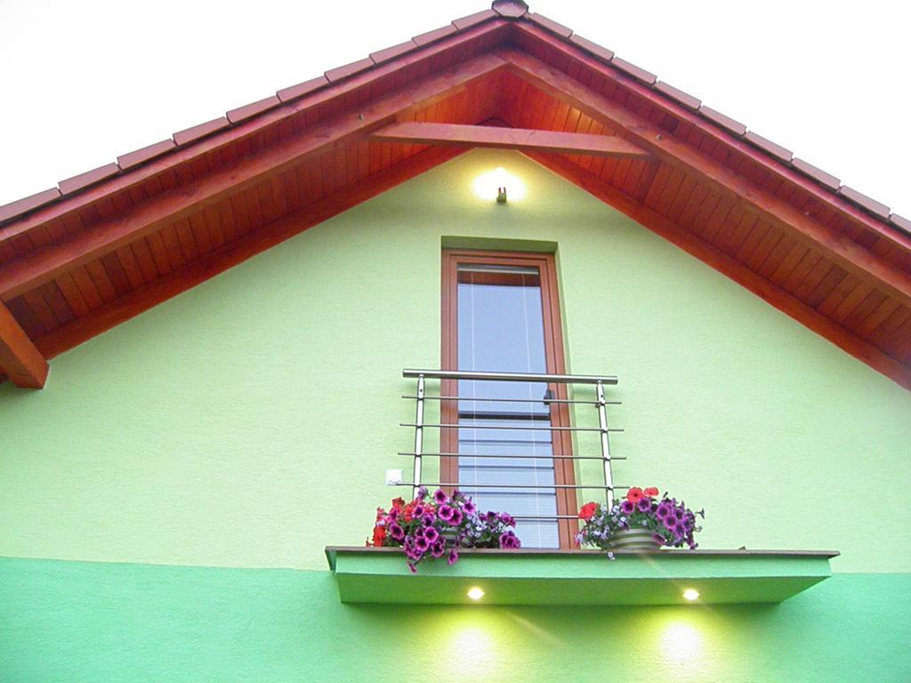 Green Cottage Besenova Luaran gambar