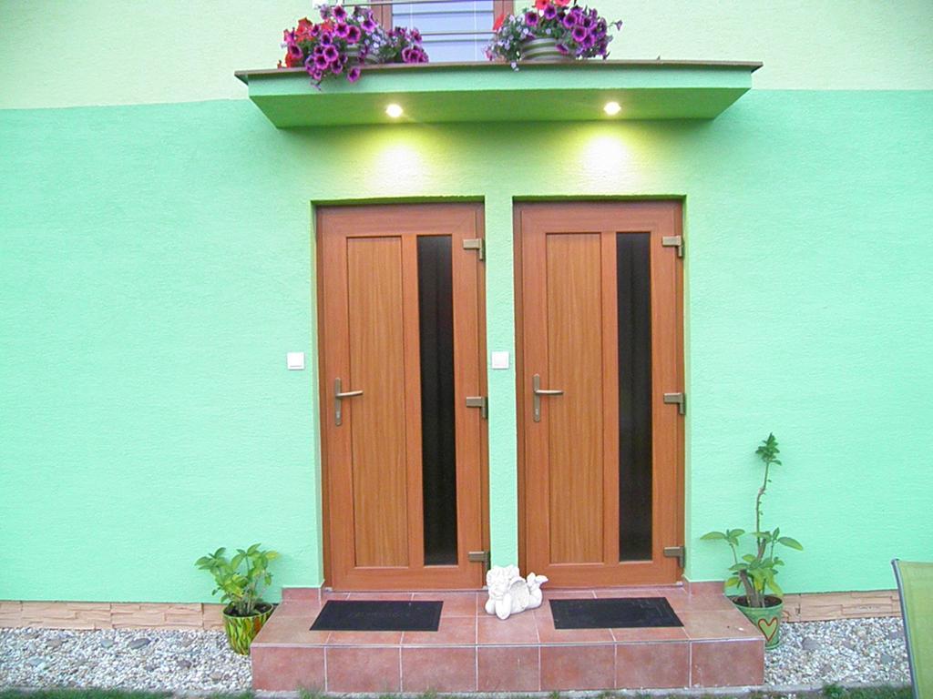 Green Cottage Besenova Luaran gambar